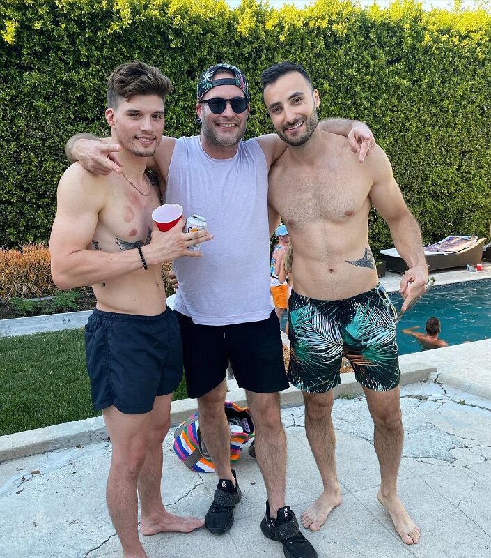 Joe D Martinez with his gay friends (23)