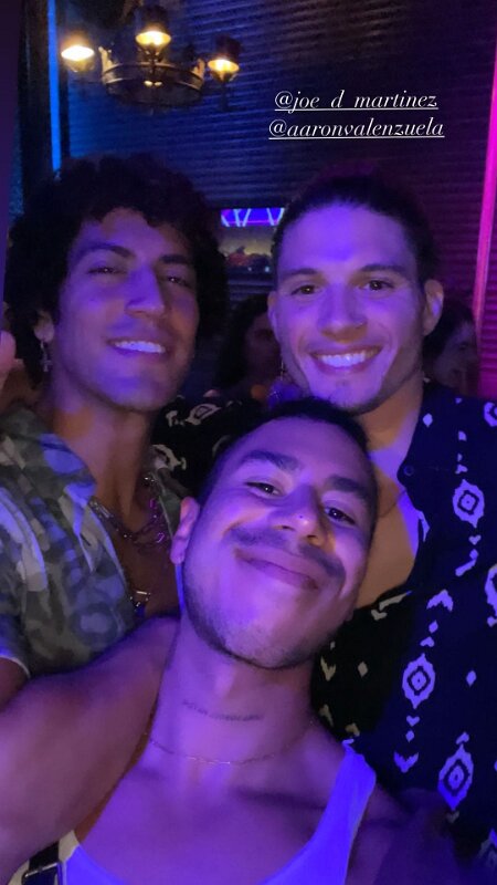 Joe D Martinez with his gay friends (43)